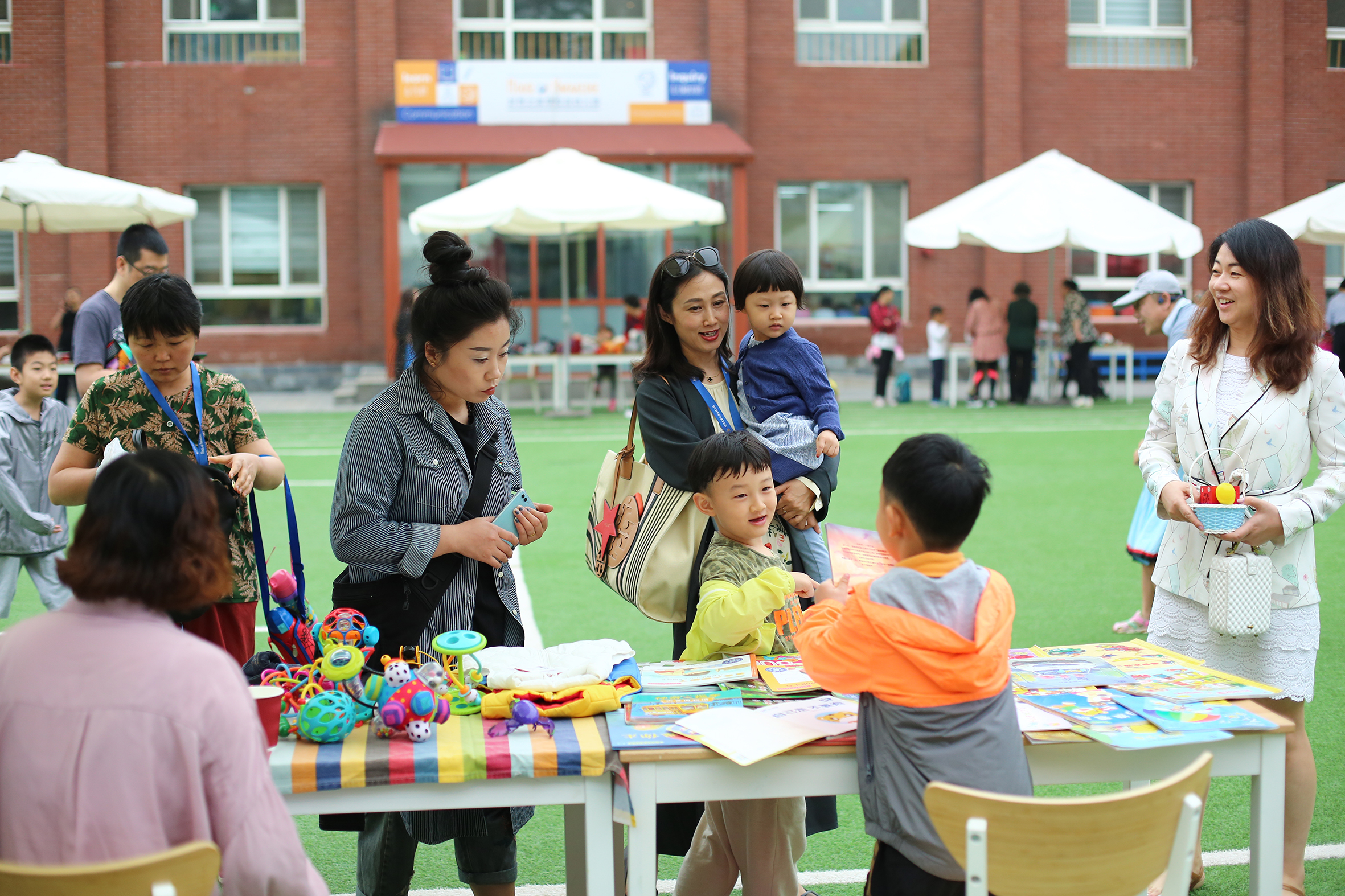 赠人玫瑰 手有余香 好思之家第五届慈善集市顺利举行 Hok Schools