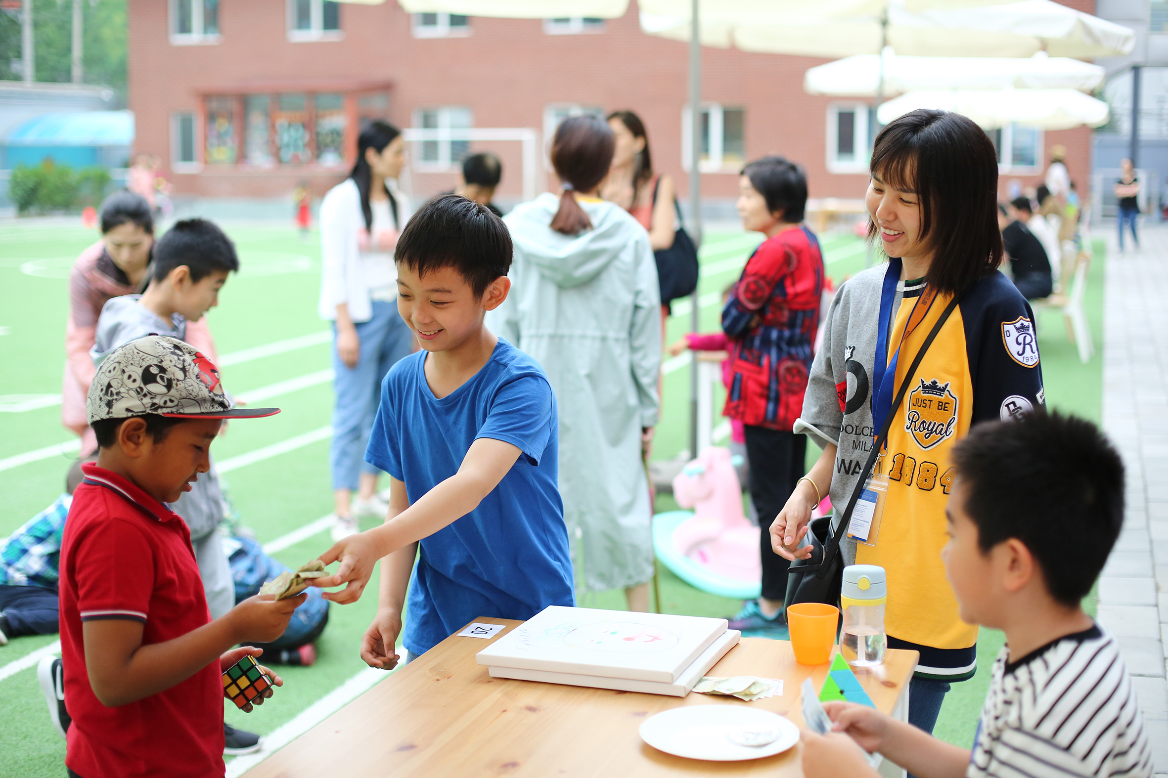 赠人玫瑰 手有余香 好思之家第五届慈善集市顺利举行 Hok Schools